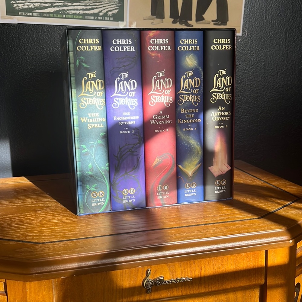 Land of Stories Series Book Gift Set
